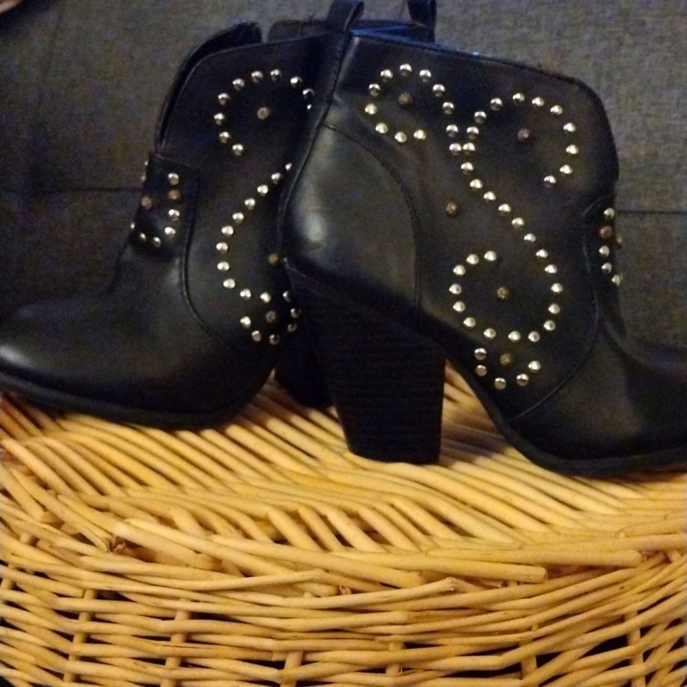 Mossimo Boots